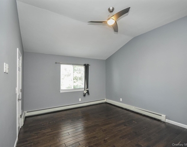 49 Ashwood Road Apt A - Photo Thumbnail 12