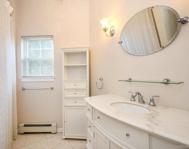 49 Ashwood Road Apt A - Photo Thumbnail 14