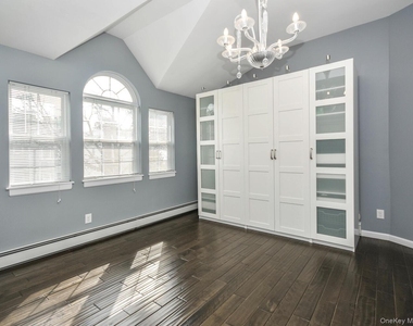 49 Ashwood Road Apt A - Photo Thumbnail 9