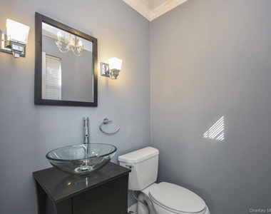 49 Ashwood Road Apt A - Photo Thumbnail 5