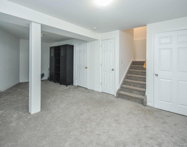 49 Ashwood Road Apt A - Photo Thumbnail 15