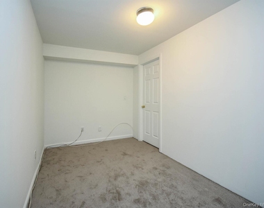 49 Ashwood Road Apt A - Photo Thumbnail 17