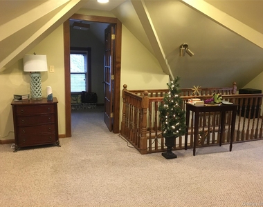 33 Irma Avenue - Photo Thumbnail 6