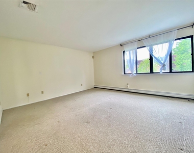 75 Greenway Close - Photo Thumbnail 9