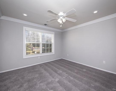 162 Village Green Drive - Photo Thumbnail 8