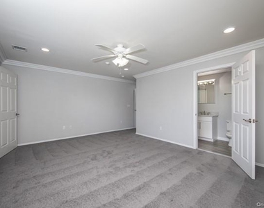 162 Village Green Drive - Photo Thumbnail 6