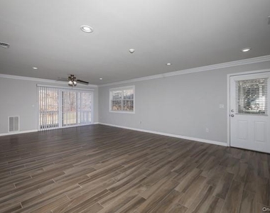 162 Village Green Drive - Photo Thumbnail 4