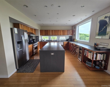 100 Nantwick Street - Photo Thumbnail 7