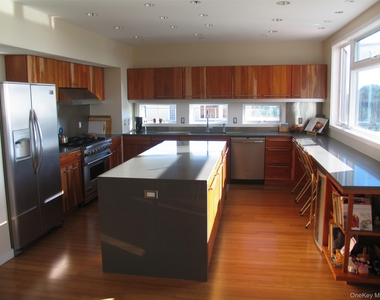 100 Nantwick Street - Photo Thumbnail 8