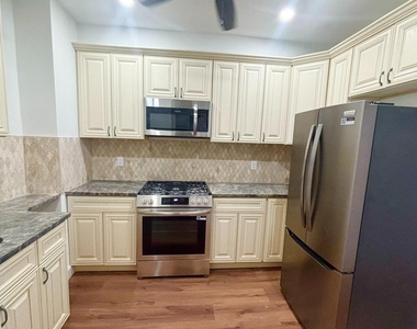 320 Loney Street - Photo Thumbnail 4
