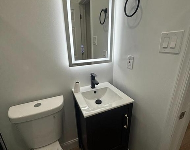 320 Loney Street - Photo Thumbnail 9