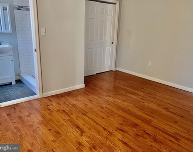 5301 Catharine Street - Photo Thumbnail 3