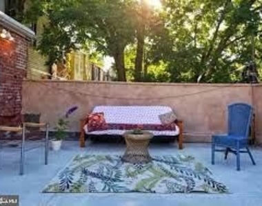5301 Catharine Street - Photo Thumbnail 10