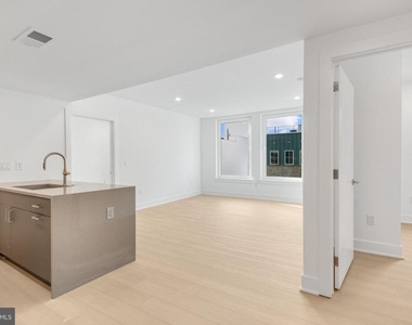 2000 Dreer Street - Photo Thumbnail 2