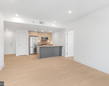 2000 Dreer Street - Photo Thumbnail 7