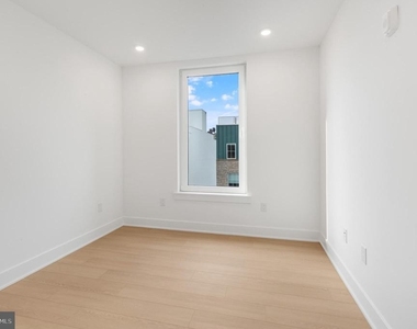 2000 Dreer Street - Photo Thumbnail 10