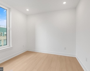 2000 Dreer Street - Photo Thumbnail 16