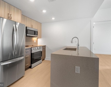 2000 Dreer Street - Photo Thumbnail 3