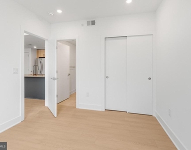 2000 Dreer Street - Photo Thumbnail 12