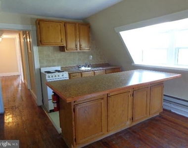 25 Montrose Avenue - Photo Thumbnail 12