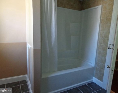 25 Montrose Avenue - Photo Thumbnail 15