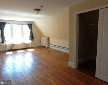 25 Montrose Avenue - Photo Thumbnail 6