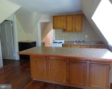 25 Montrose Avenue - Photo Thumbnail 13