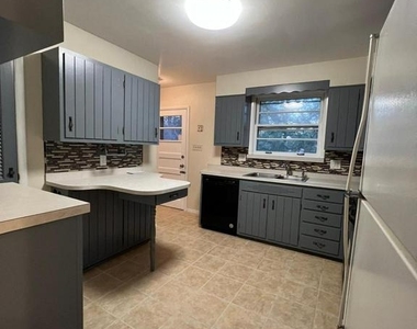8102 Carey Branch Drive - Photo Thumbnail 5