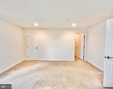 7473 Singers Way - Photo Thumbnail 5
