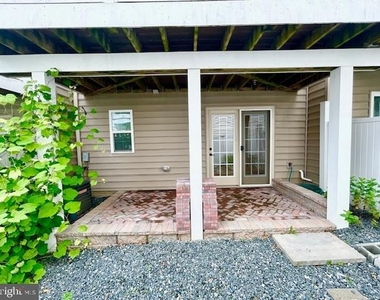 7473 Singers Way - Photo Thumbnail 12