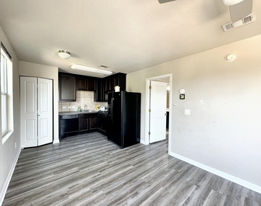 315 Rachel St - Photo Thumbnail 4