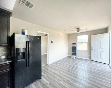 315 Rachel St - Photo Thumbnail 7