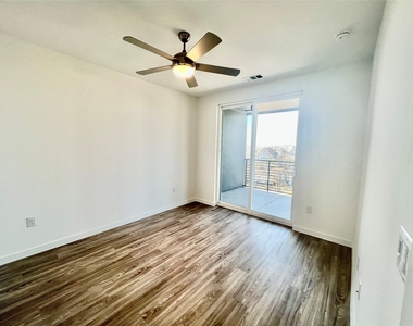 4801 Springdale Rd - Photo Thumbnail 8