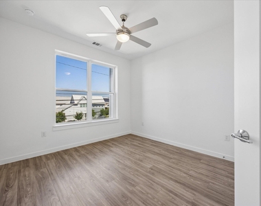 4801 Springdale Rd - Photo Thumbnail 8