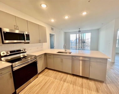 4801 Springdale Rd - Photo Thumbnail 3