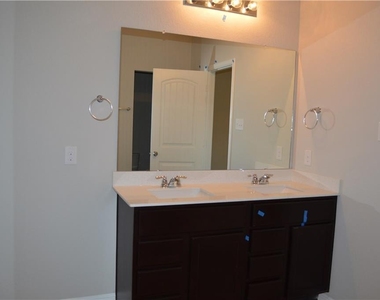 2800 Bridekirk Dr - Photo Thumbnail 17