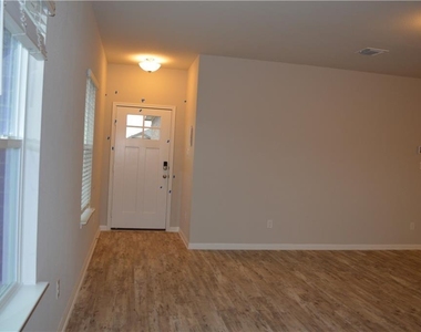 2800 Bridekirk Dr - Photo Thumbnail 12