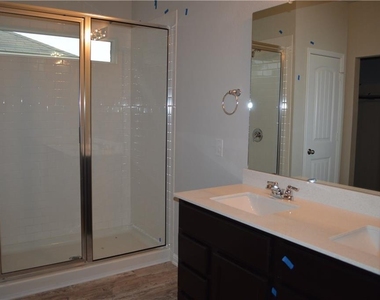 2800 Bridekirk Dr - Photo Thumbnail 16