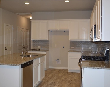 2800 Bridekirk Dr - Photo Thumbnail 10