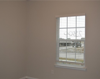 2800 Bridekirk Dr - Photo Thumbnail 21