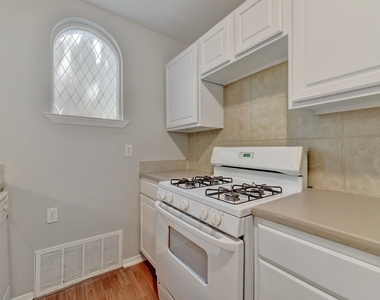 2712 Whitis Ave - Photo Thumbnail 6