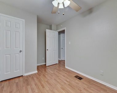 2712 Whitis Ave - Photo Thumbnail 8