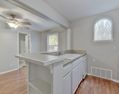 2712 Whitis Ave - Photo Thumbnail 5