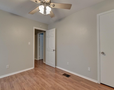 2712 Whitis Ave - Photo Thumbnail 12
