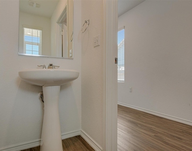 7212 Dancing Wind Ln - Photo Thumbnail 9