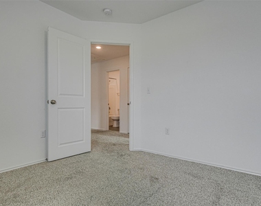 7212 Dancing Wind Ln - Photo Thumbnail 18