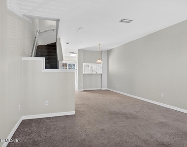340 E Ashley Street - Photo Thumbnail 3