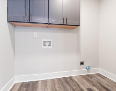 3439 Jackson Drive - Photo Thumbnail 6