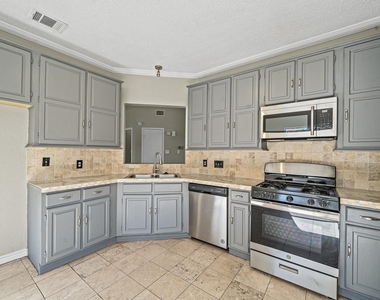 11123 Gatesden Drive - Photo Thumbnail 10