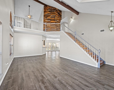 11123 Gatesden Drive - Photo Thumbnail 6